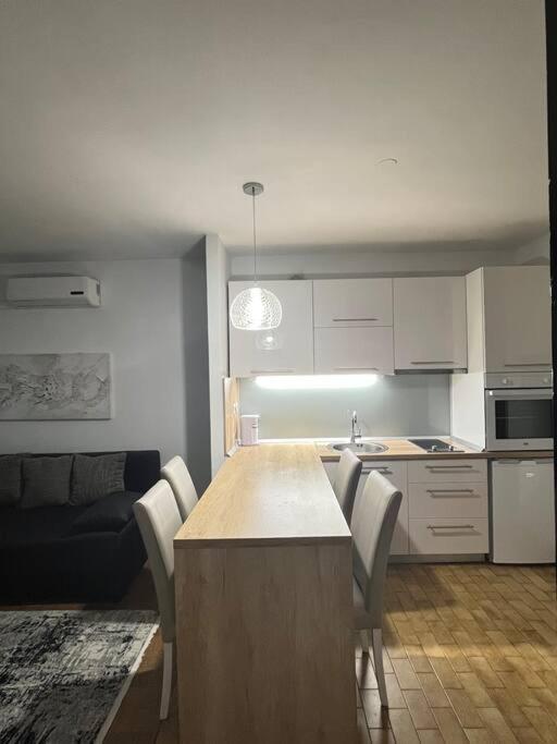 Apartman Iva *